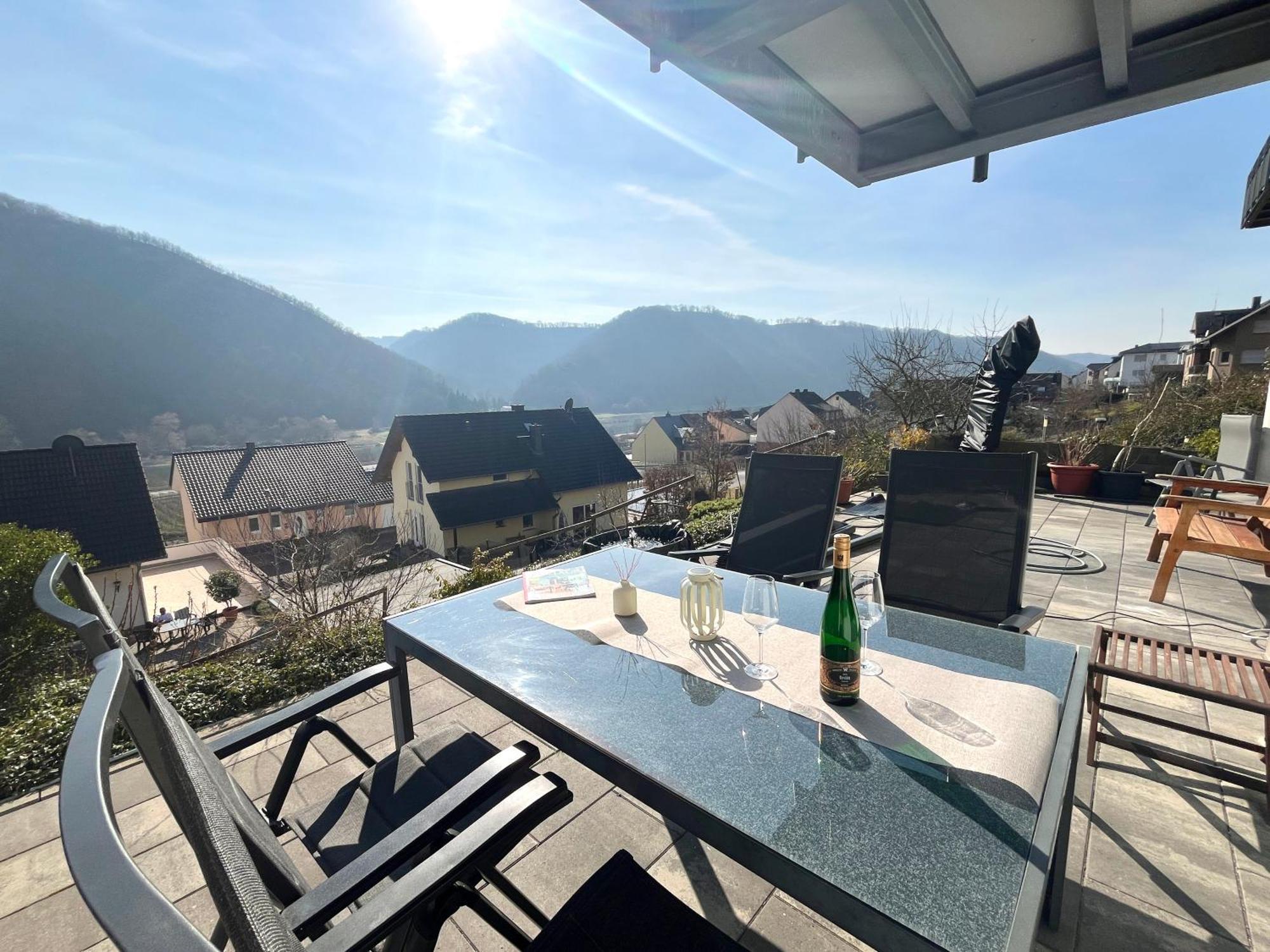 Ferienwohnung Sonnenterrasse, 1-4 Personen, 2 Schlafzimmer, Grosse Terrasse Müden Kültér fotó